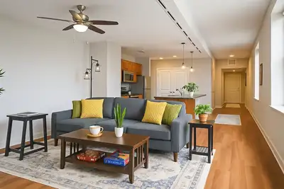 Image de Luxe Downtown Suite: Stadiums, Casino, R&R Hall!