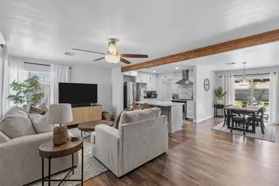 Image de New Luxury Escape - 10 min to Scottsdale - Firepit