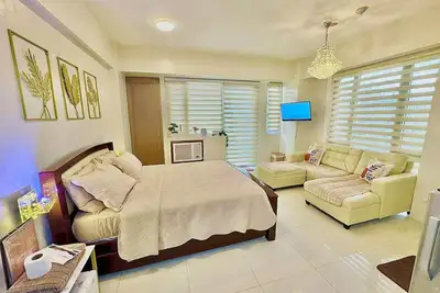 Image de Chic Unit w/Balcony & Pool View - w/Free wifi & netflix by Naia T3 Airport