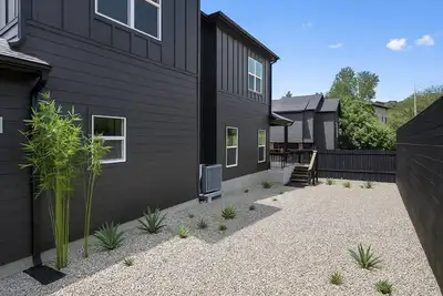 Image de Sereno Retreat: Sauna, Cold Plunge, Swim Spa, Zen Yoga, High-End Spa Living