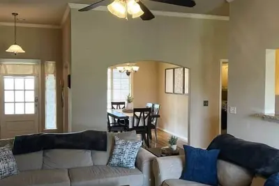 Image de A Cozy Home, Great Location · South Tulsa