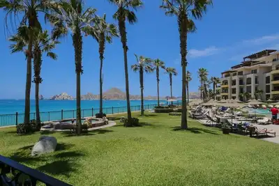 Image de 3 Br Panoramic Of villa that sleeps 10 people, just steps from the beach and pool!