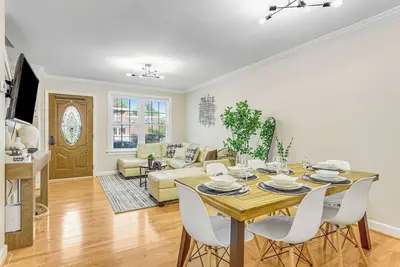 Image de Modern Alexandria Home 6 min to Dca with Private Patio
