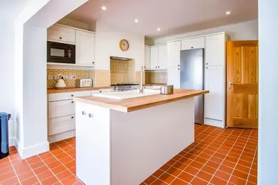 Image de Woodville Road - 2 Bedroom House - Mumbles