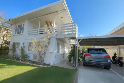 Image de Sunrise Apt 3 · Bright 1br · Upstairs · Pool View