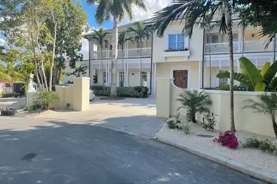 Image de Joyau caché dans la communauté fermée d'Islands Old Fort Bay.