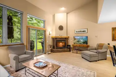 Image de Mountain Harbor condo 212, Cozy Timber