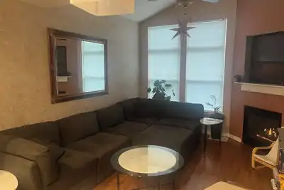 Image de 3-bedroom condo in awesome Longmont with central air, fireplace, and pool