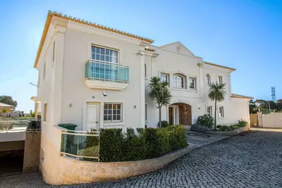 Image de Luxury Villa 6 Bedrooms, Pool, Gym & Leisure Room Gale