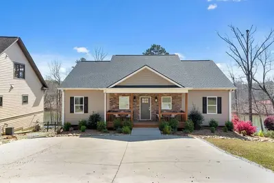 Image de Charming 3-bedroom lake house with dock and great views