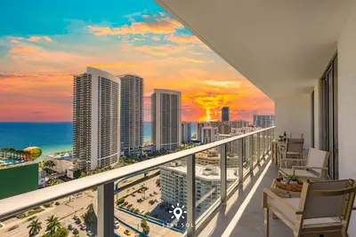 Image de Luxury 2br Apt With Ocean View, Pool & Amenities