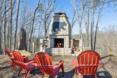 Image de Stylish Cabin Getaway w/ Hot Tub & Game Room