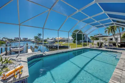 Image de Villa Oasis - on water, beautiful view, pool