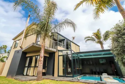 Image de Paradise at home spacious  3-bedroom house with swimming pool in George