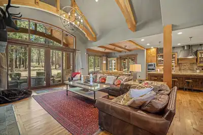 Sunstone Hideaway with Hot Tub, Firepit & Pool Table