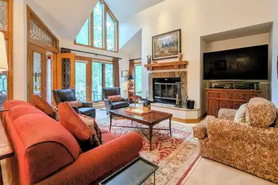 Image de Slopeside Condo w/ Private Hot Tub – Steps to Peru Lift & Ski School