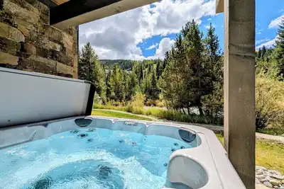 Image de Luxury Townhome Steps from Gondola | Hot Tub | River Run