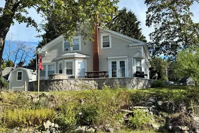 Image de Bright 3br Coastal Home • Fire Pit, Outdoor Shower, Ev Charger• Near York Harbor