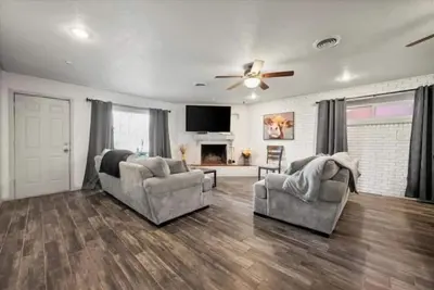 4 Bedroom, 2. 5 Bath: Garage Access: Sleeps 10