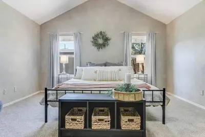 Image de Amazing patio with pergola, enclosed patio, finished out garage!