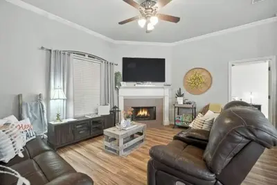 Image de Cozy home in Southwest Lbk :Pet Friendly: Garage