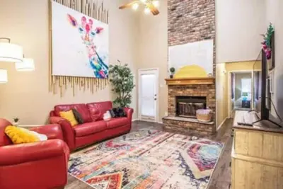 Pet Friendly : Garage Parking