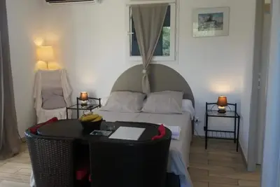 Image de Chambre confortable - 1 étoile Office Tourisme - 2 pers - Piscine - Plage à pied