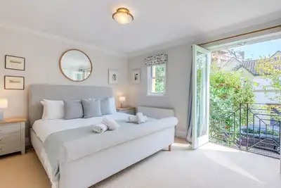 Image de Pass the Keys | Central Mews house with parking