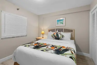 Image de Breathtaking Coastal Escape! 3 Spacious Suites | Outdoor Pool + Beach Access