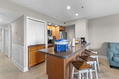 Image de Vacation Starts Here! 4 Relaxing Suites w/ Full Kitchen, Pool, Beach Access!