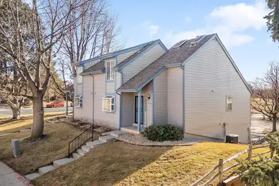 Image de Stylish 3-Bedroom Home with Golf Course Backyard