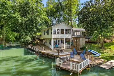 Image de Fish Tales @ Lake Logan