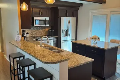 Lincoln Getaway: 3br, 3ba Home + Arcade