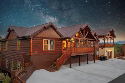 Image de Wildwood Haven - Smoky Mtn Cabin w/ Pool & Game Room, Sleeps 26