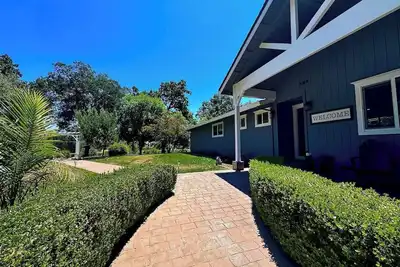 Image de Modern Farmhouse Retreat-Open Concept-Apple Hill