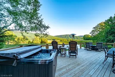 Reflections - 128 Lakeview Road