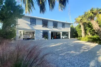 Image de Fantastic 3-bedroom beach house-Sanibel-monthly rentals only-between January>May