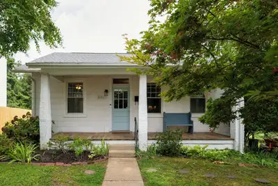Image de Richmond, Va 1930's Bungalow with a water view! Close to Lewis Ginter, Vmfa, etc.