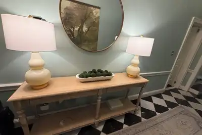 Image de The Verdigris-1800s Charm-King St-Easy Parking