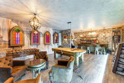 Image de Themed Rooms, Pool & More! Custom Davenport Villa