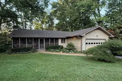 Image de Relaxing Lakeside Retreat in Winchester, Tn - Coming Soon!