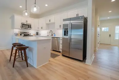 Image de Brand-New 3br Townhome | King Bed | Great Location