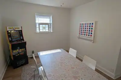 Image de Pet & family friendly home with Arcade Game!