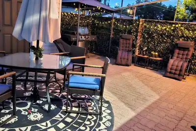 Image de ○Small Town Pearl○ 2Level Hidden Gem Near RedDeer│1k+2q│Private Yard│Firepit+Bbq