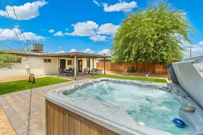 Image de *New* Oasis Retreat! Hot Tub Mini Golf Volleyball!