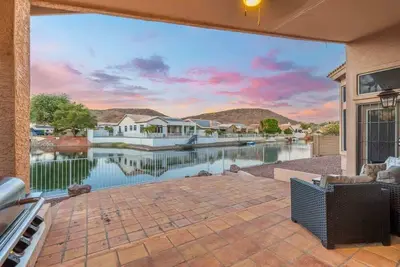 Image de *New* Lux Lakeside View Villa 3br Desert Oasis!