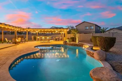 Image de *New* Luxe Nascar Pool Paradise Fire Pit Ping Pong