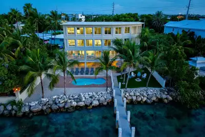 Image de Luxury Home, Oceanfront Views, Private Pool & Dock
