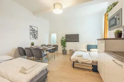 Image de Homely I Central Apt 44m2 near Train St. I Self Check-In