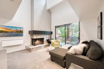 Image de River Run # 15 by Tahoe Getaways - 2 Br w Private Balcony, River Views & Shuttle